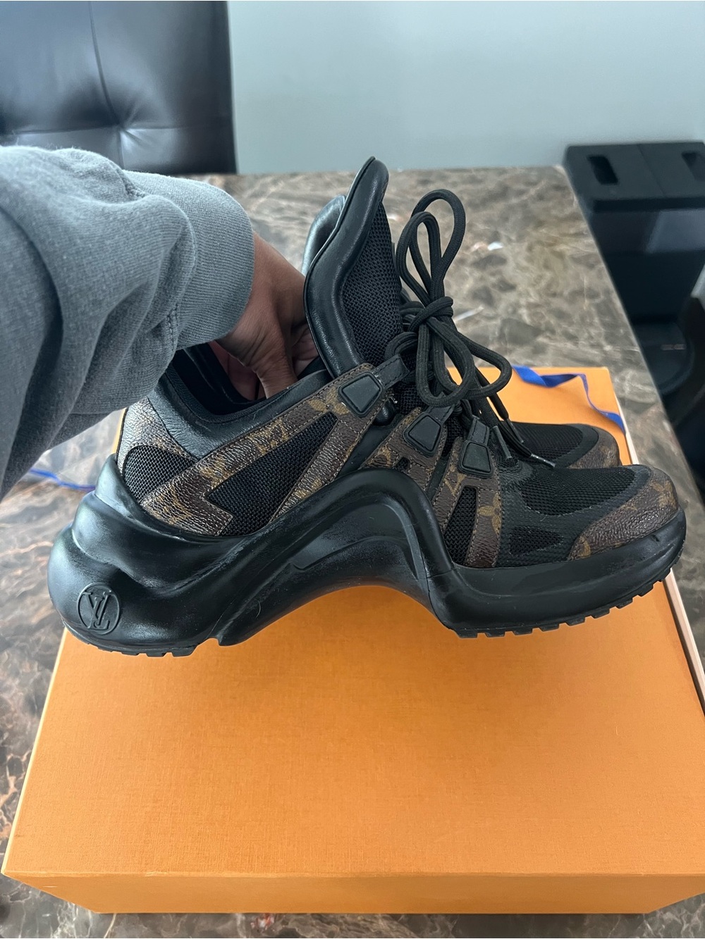 Authentic Louis Vuitton Monogram Archlight-Style women Sneaker - size 39.
